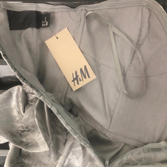 H&M Silver Strapless Ruched Ruffle Cocktail Mini NWT - Picture 10 of 13